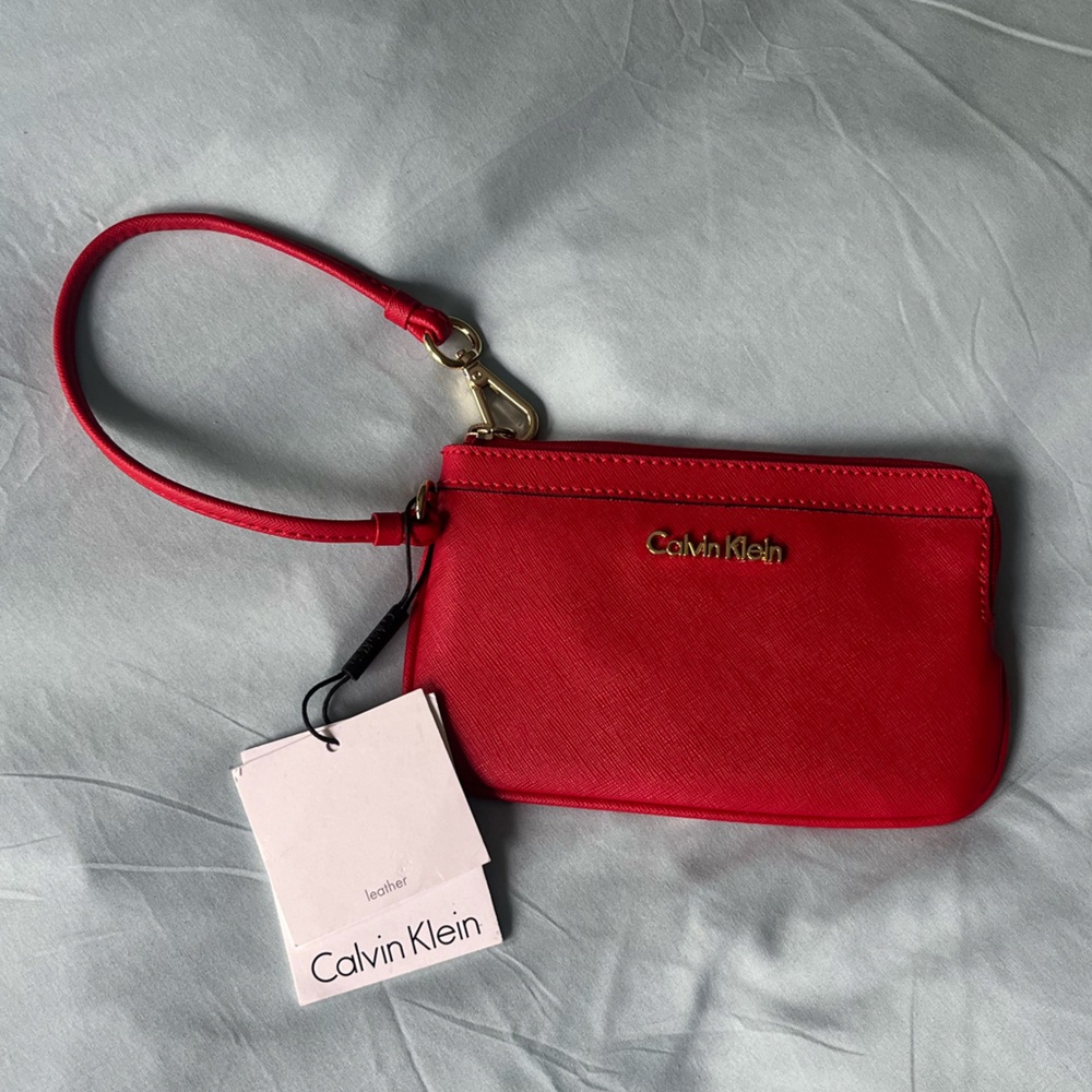 NWT Calvin Klein Leather Wristlet - Picture 1 of 7